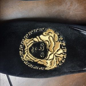 MEDUSA HEAD VELVET LOAFERS